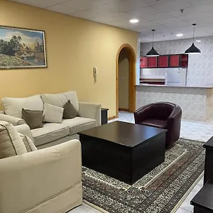 Al Thill Serviced شقة